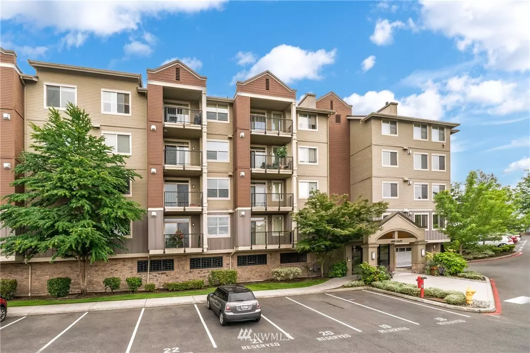 Newcastle, WA 98059,6800 132nd PL SE #E208