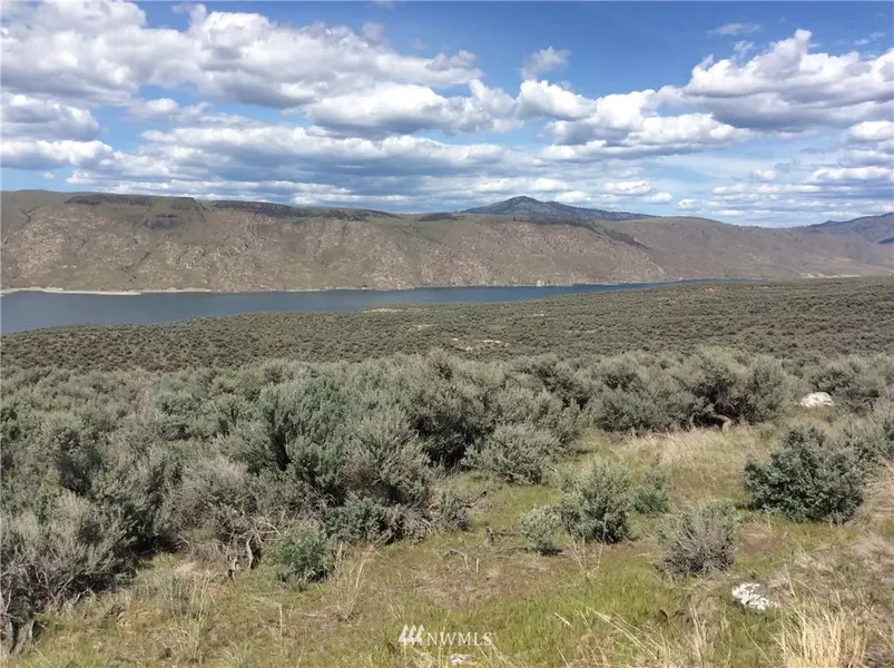 3750 Summers LN E, Grand Coulee, WA 99133