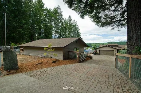 721 E Mason Lake DR E, Grapeview, WA 98546