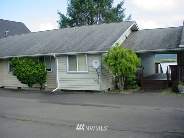 301 W Robert Bush DR #301A, South Bend, WA 98586