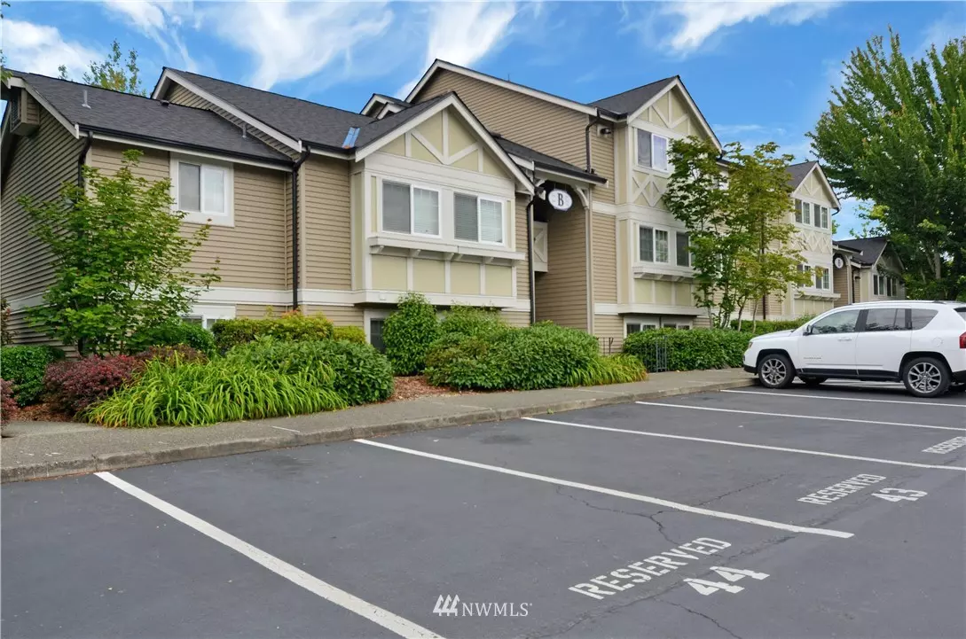 Kent, WA 98030,26027 106th Place SE #C-102