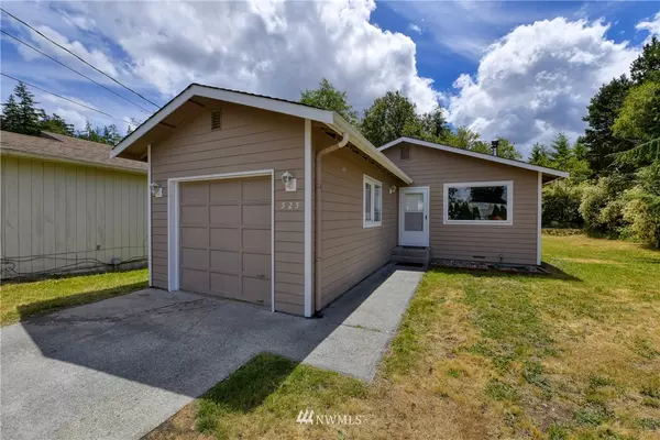 Oak Harbor, WA 98277,525 Salal ST