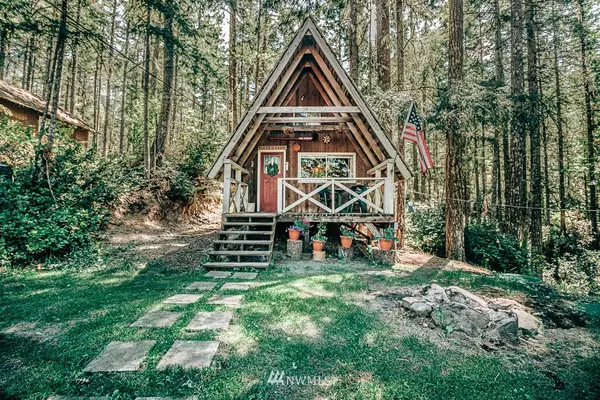 40 E Olympic DR, Grapeview, WA 98546