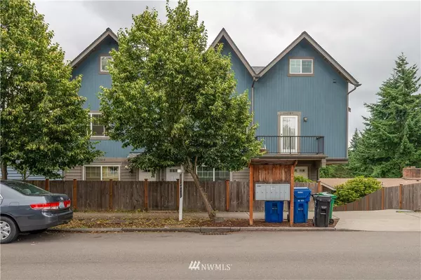 12038 Roosevelt WAY NE #B, Seattle, WA 98125