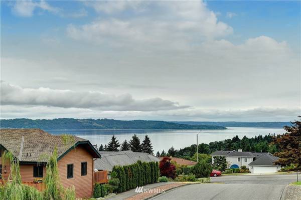 2002 Overview DR NE, Tacoma, WA 98422