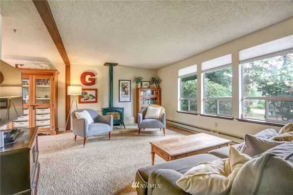 Bainbridge Island, WA 98110,310 Wyatt WAY NW