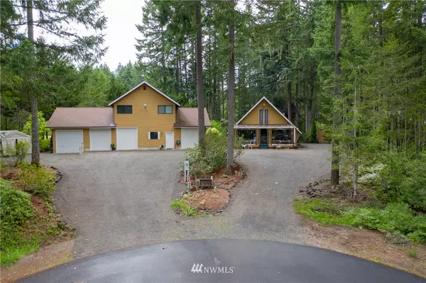 41 N Par CT, Hoodsport, WA 98548