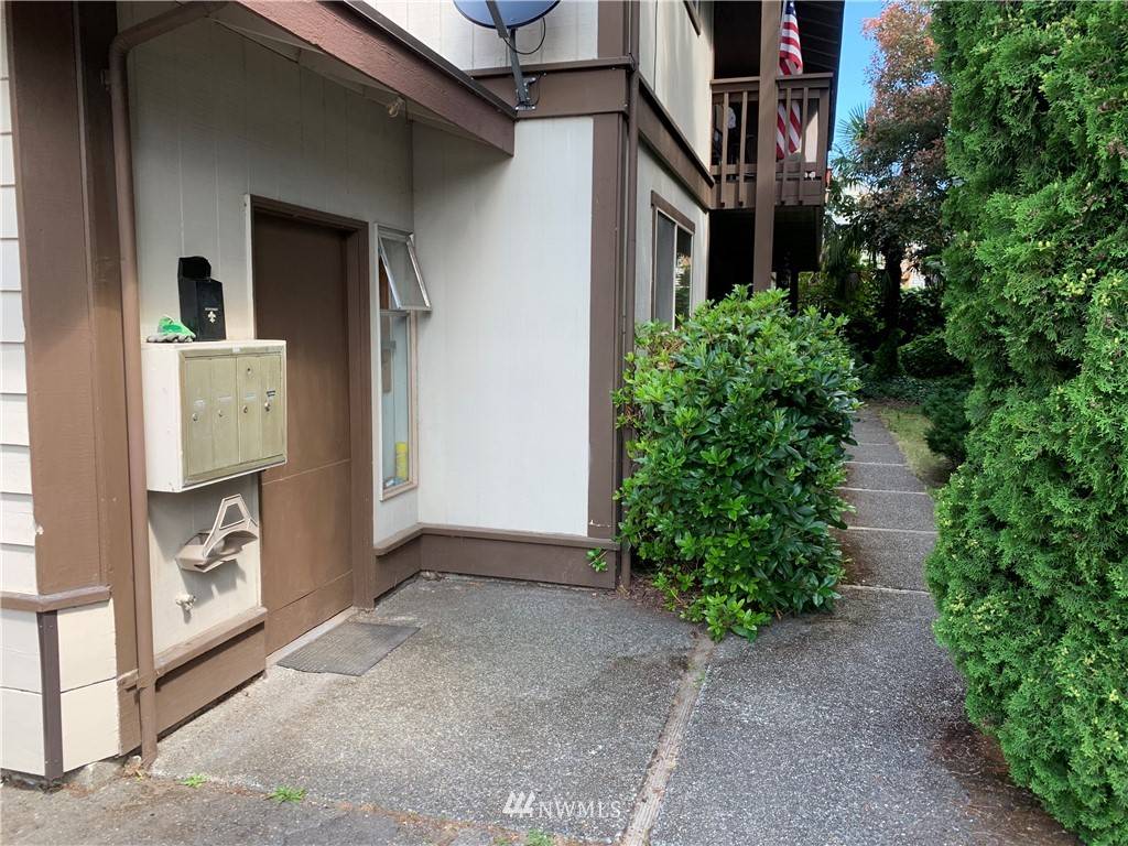 1132 N 180th ST, Shoreline, WA 98133