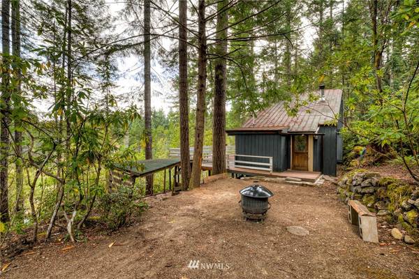 191 NE Circle DR, Tahuya, WA 98588