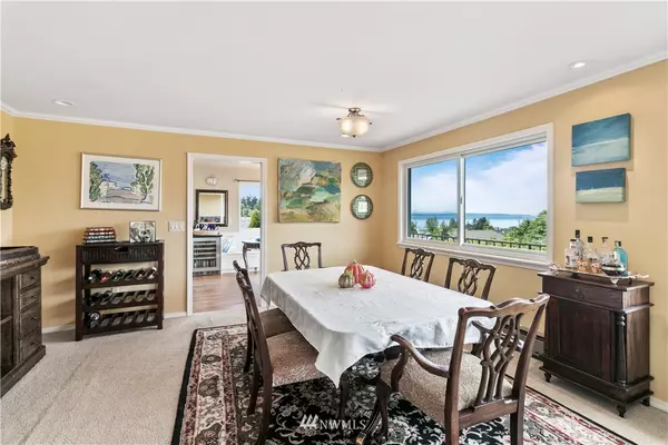 Edmonds, WA 98020,1133 Emerald Hills DR