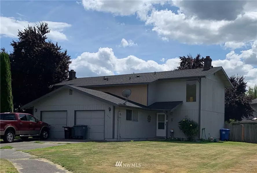 1004 1006 11th AVE NW, Puyallup, WA 98371