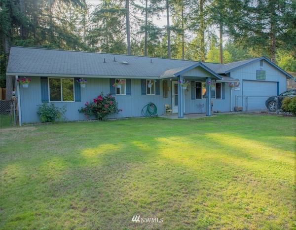 40 NE Salty DR, Belfair, WA 98528