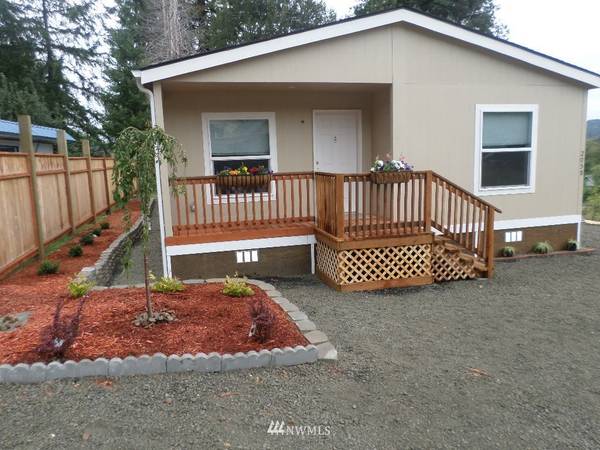 2058 Stuart ST, Raymond, WA 98577