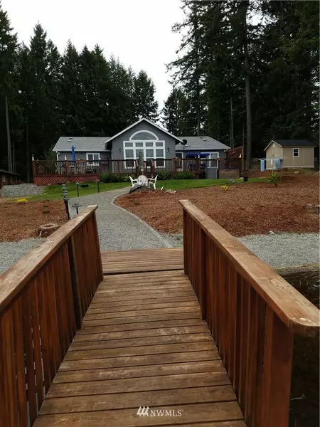 10703 Cole PL, Anderson Island, WA 98303