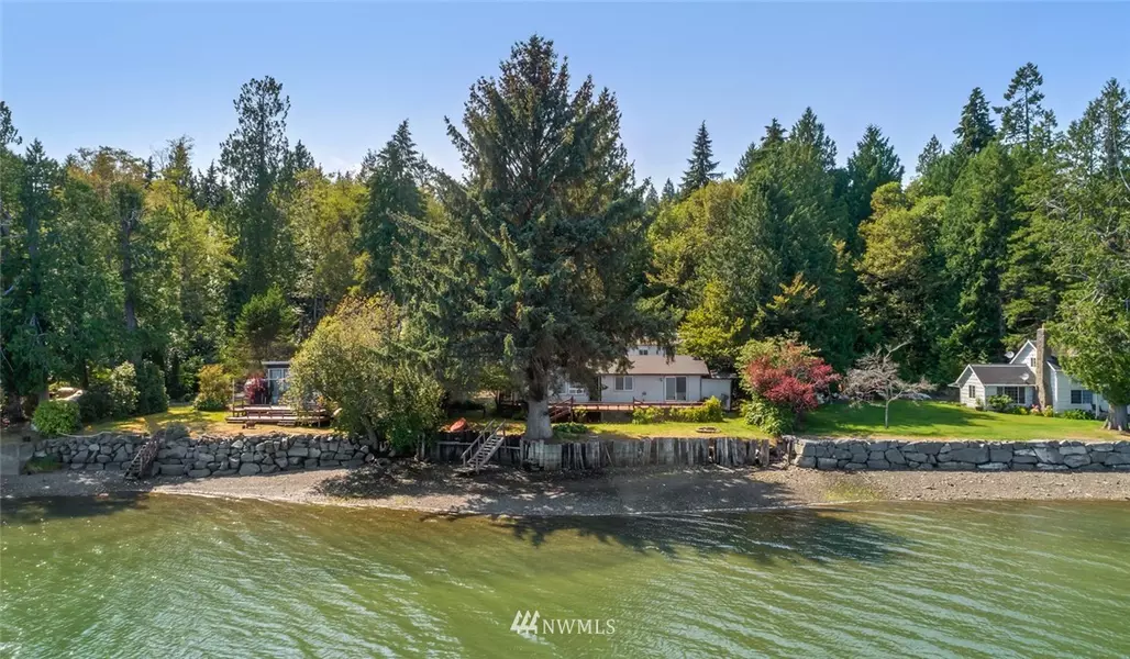 572 E North Bay RD, Allyn, WA 98524