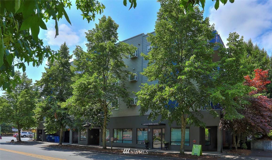 12345 Roosevelt WAY NE #208, Seattle, WA 98125