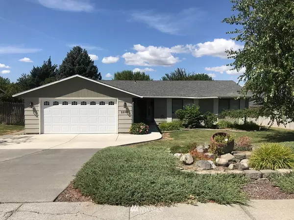 2208 S Crestmont DR, Moses Lake, WA 98837