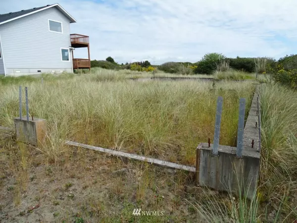 Ocean Shores, WA 98569,409 N Portal LOOP