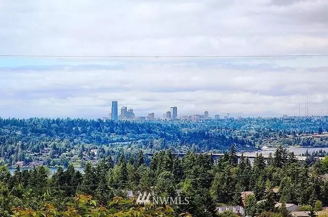 4242 SE Neweport WAY, Bellevue, WA 98006