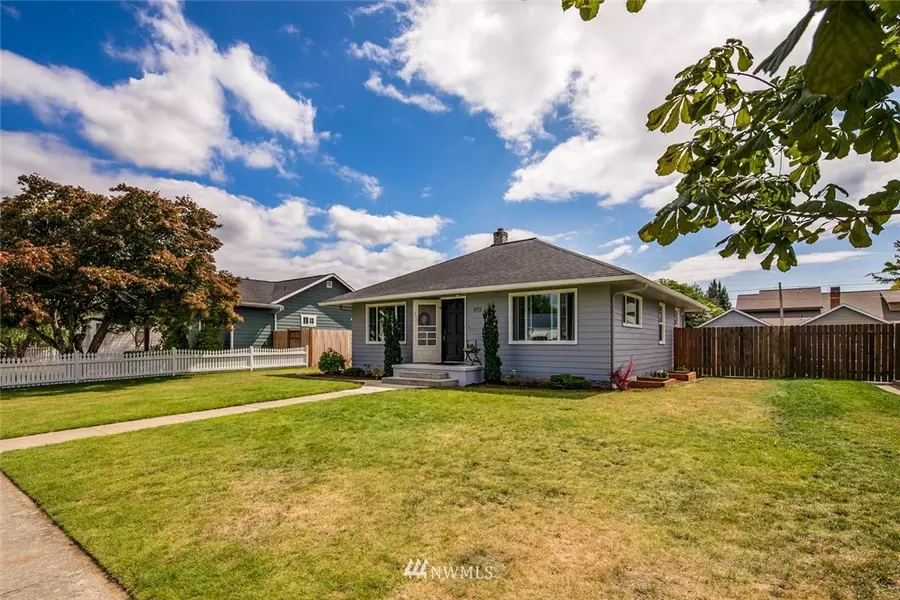 1713 D ST, Lynden, WA 98264