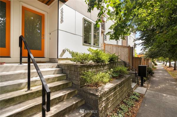 5936 California AVE SW #B, Seattle, WA 98136