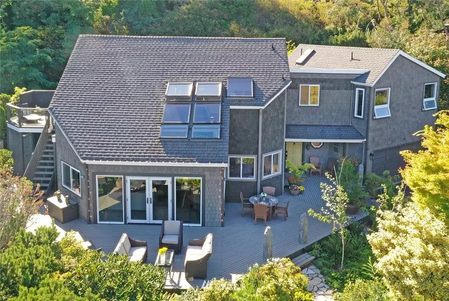 4 Lincoln Beach RD, Port Townsend, WA 98368