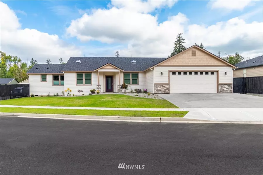 155 Zephyr DR, Silverlake, WA 98645