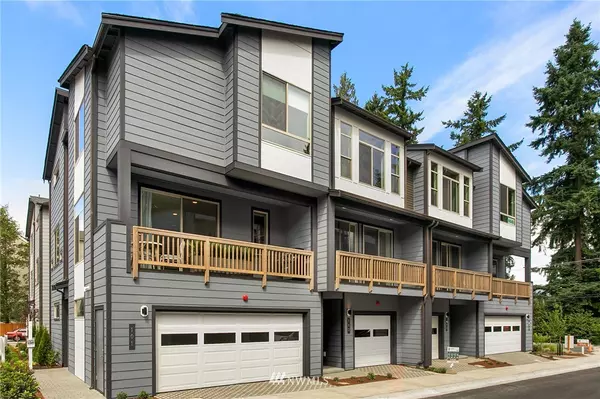 6867 NE 170th ST #103, Kenmore, WA 98028