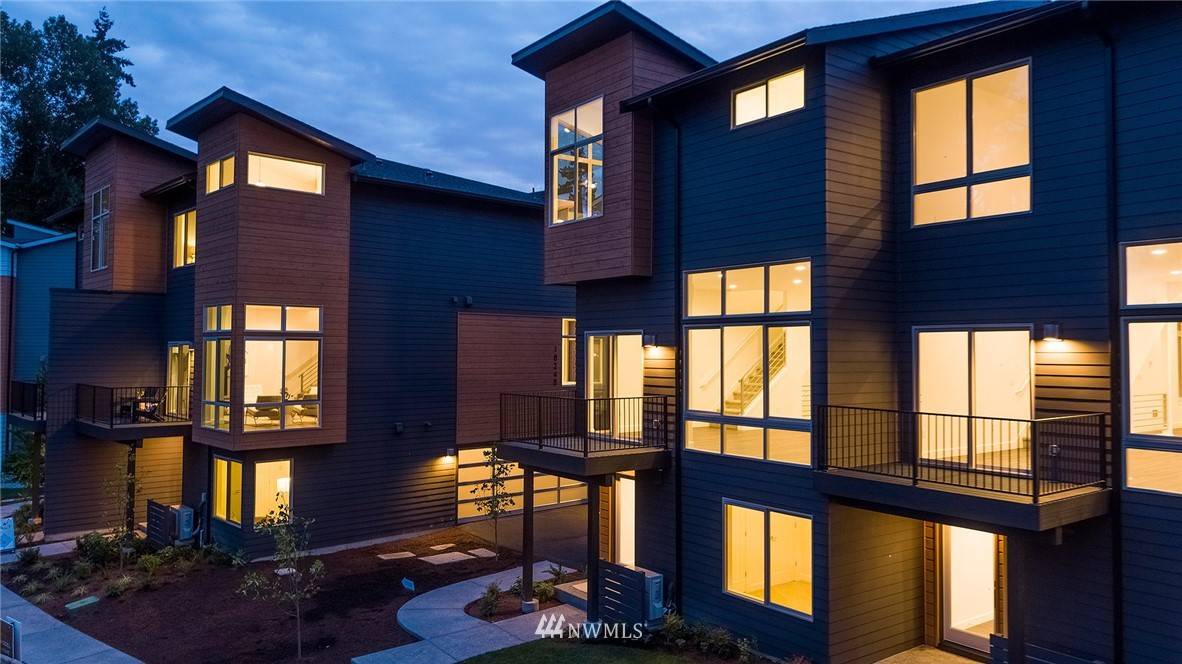 18256 73rd AVE NE #106, Kenmore, WA 98028