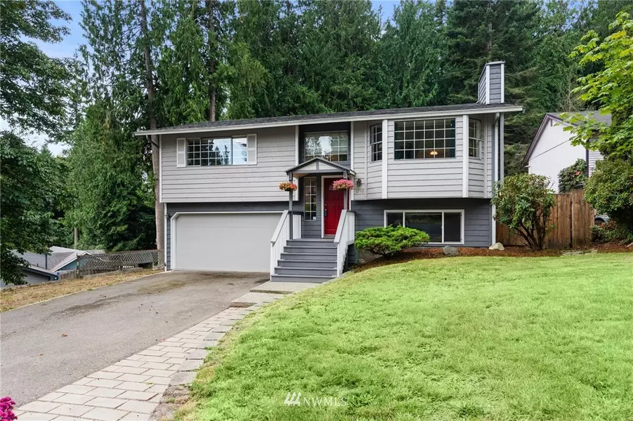 1250 NW Huckle DR, Bremerton, WA 98311