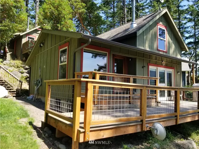 28 Wild Currant CT, Orcas Island, WA 98245