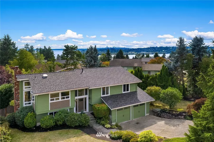 8211 NE 115th PL, Kirkland, WA 98034