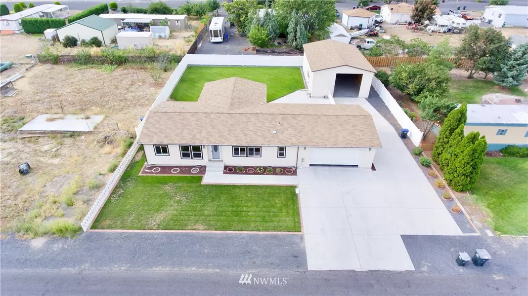 8577 Charles RD NE, Moses Lake, WA 98837