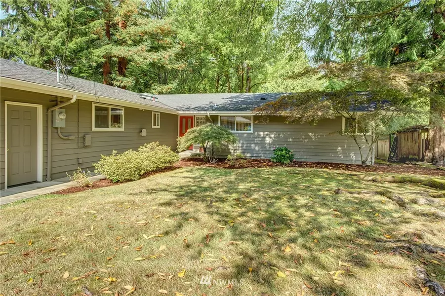 8424 NE 169th PL, Kenmore, WA 98028