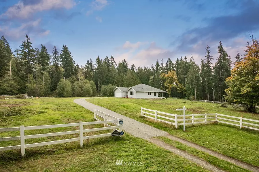 3334 Greenberry Hill LN, Clinton, WA 98236