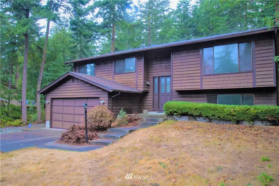 2120 Norcliffe Way, Oak Harbor, WA 98277