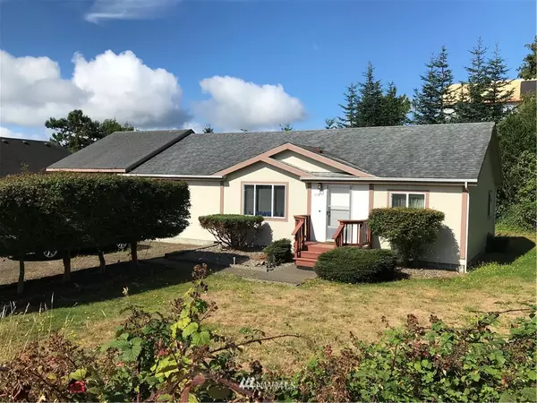 1114 Prospect AVE, Raymond, WA 98577