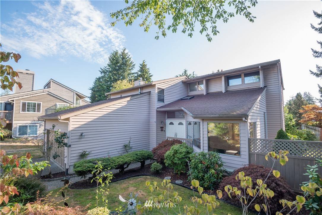 2300 Vashon CT NE, Renton, WA 98059