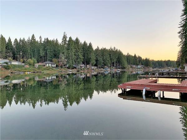 5610 E Mason Lake DR W, Grapeview, WA 98546