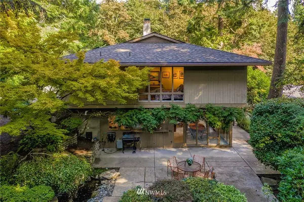 5425 Parkwood LN, Mercer Island, WA 98040