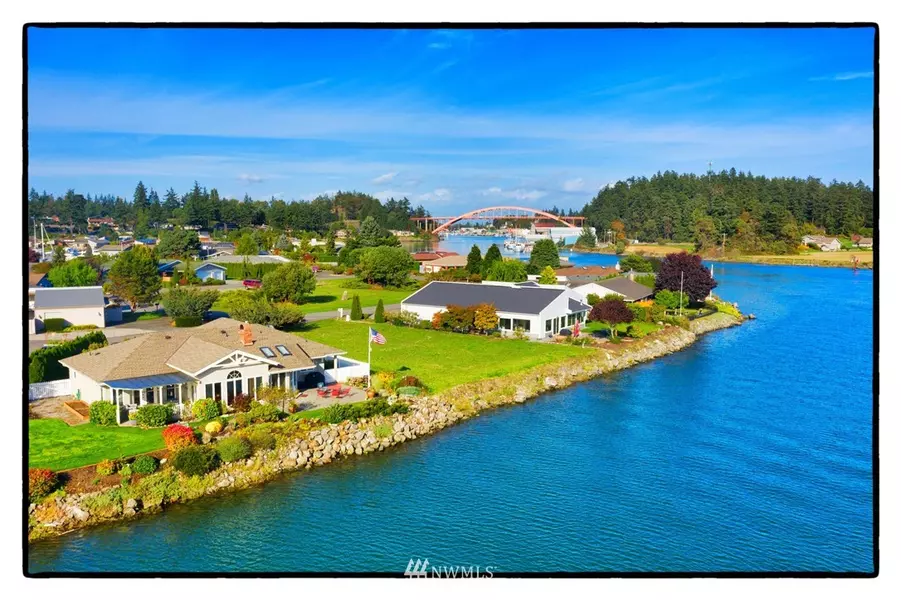 124 Lummi CIR, La Conner, WA 98257