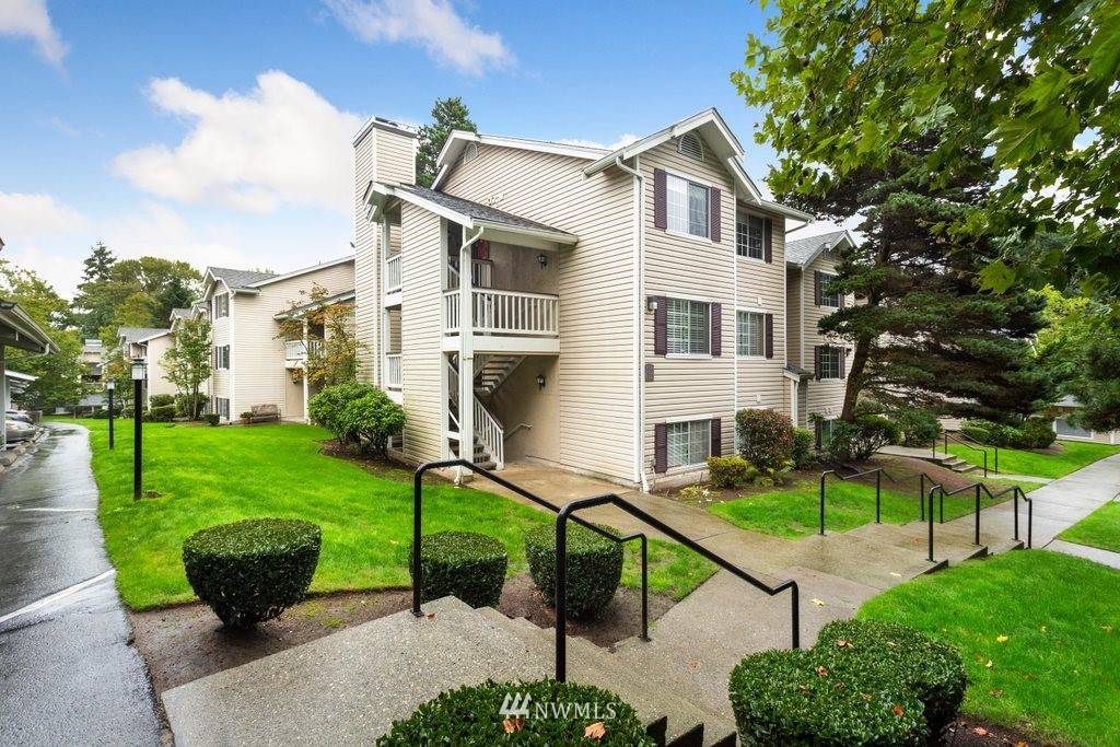 19230 Forest Park DR #K235, Lake Forest Park, WA 98155