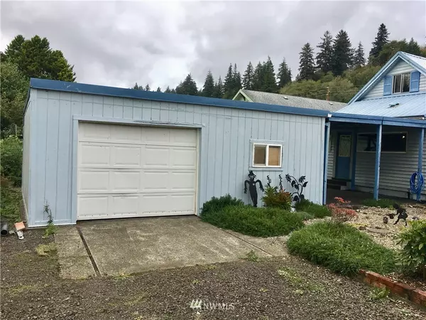 Raymond, WA 98577,1220 Larch ST