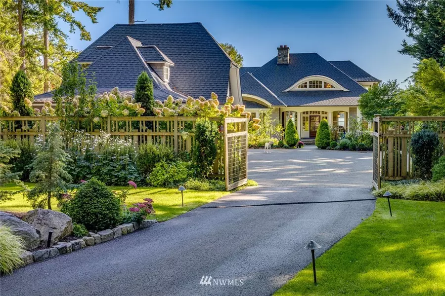 3853 Pleasant Beach DR NE, Bainbridge Island, WA 98110