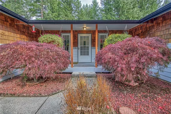 Rainier, WA 98576,221 Country Estates DR W