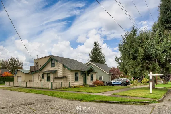 1079 Pioneer ST, Enumclaw, WA 98022