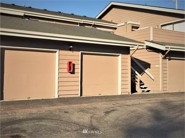 Everett, WA 98204,8407 18th AVE W #1-103