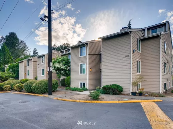 19857 25th AVE NE #304, Shoreline, WA 98155