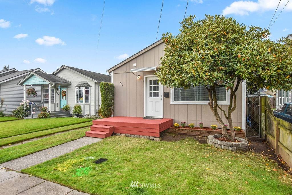607 S 5th AVE, Kelso, WA 98626