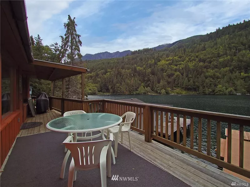 32 Cozy Cove LN, Port Angeles, WA 98363